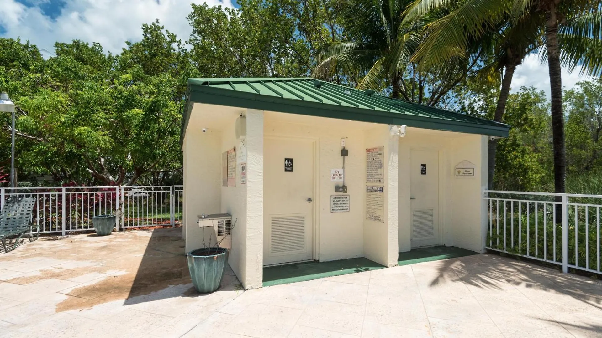 Контакты Sunrise Suites Saint Lucia Suite #201